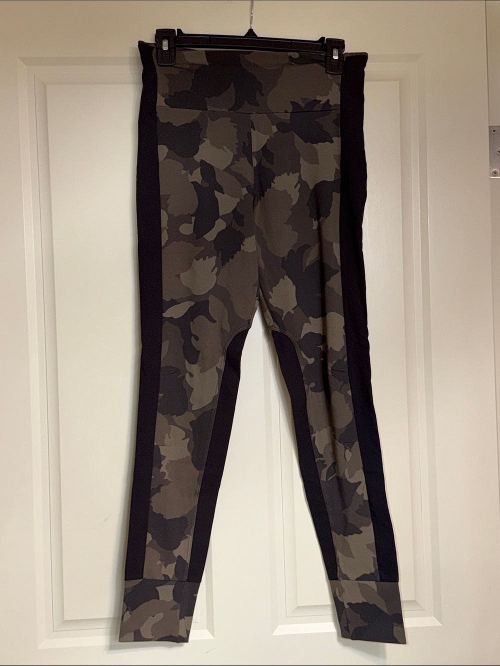 Athleta NWOT Camo Performance Leggings - Olive Green